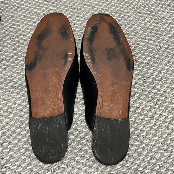 Black mule with gold headwear by Sam Edelman. - Picture 6 of 8